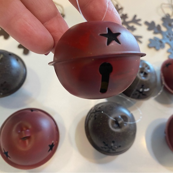 Holiday Tree Decorations - Picture 4 of 4